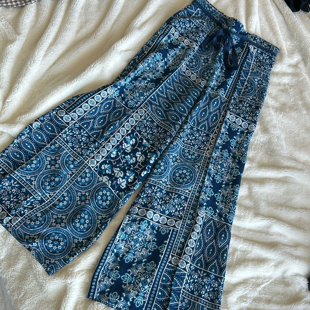 BGBGMaxAzria Wide Leg Front Pleated Printed Trousers